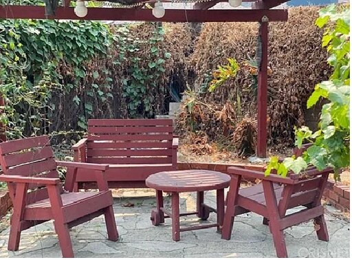 Foto del edificio - 6657 Enfield Ave