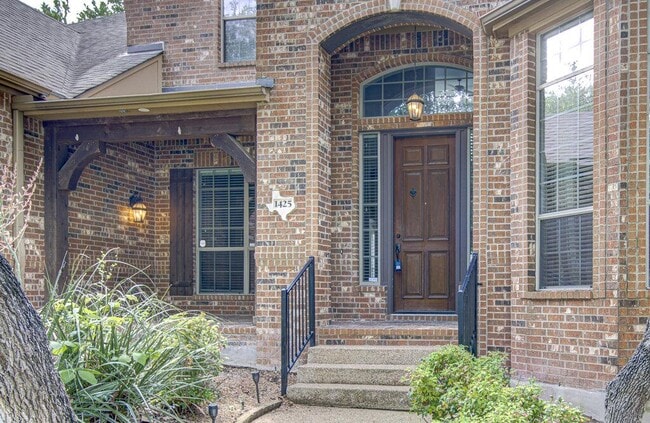 Foto del edificio - 1425 River Forest Dr