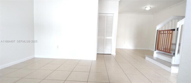 Building Photo - 2616 SE 14th Ave