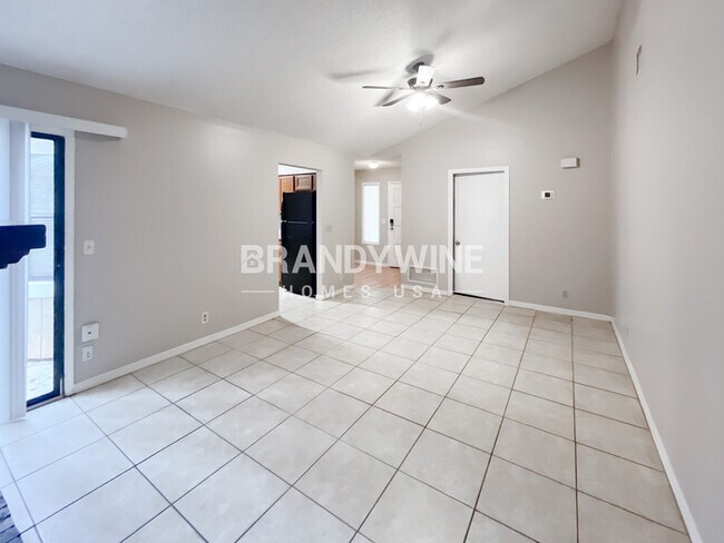 Foto del edificio - 8155 Crosswind Rd