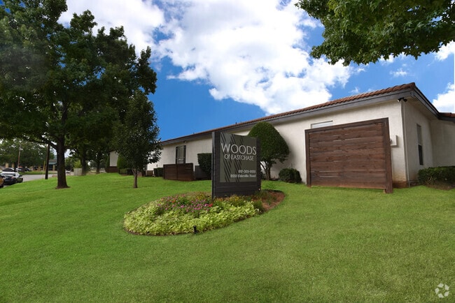 Building Photo - Woods of Eastchase