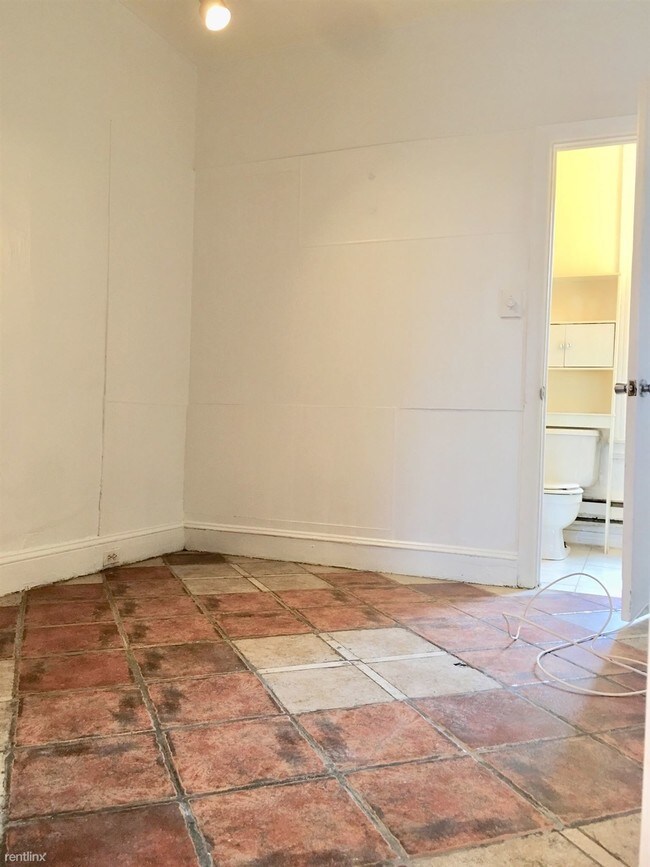 Building Photo - 1 br, 1 bath 4plex - 1025 Dekalb St Apt 2F