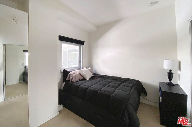 Foto del edificio - 630 W 6th St