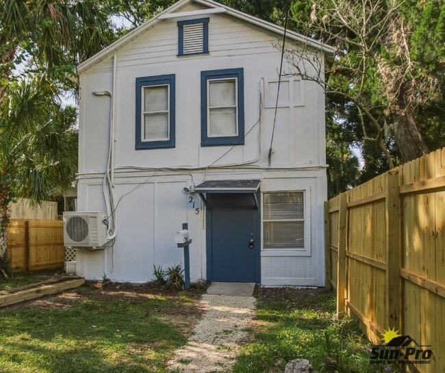 Photo - 215 Live Oak Avenue House