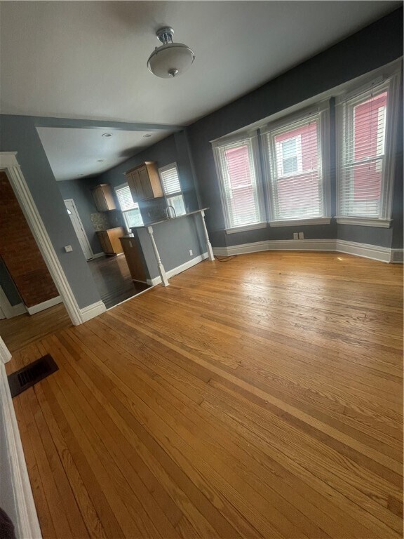 Foto del edificio - 40-42-42 Rosedale St