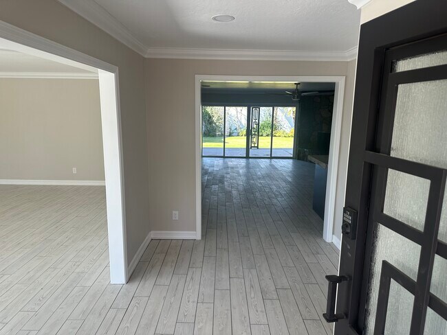 Building Photo - 3946 Claremont Dr