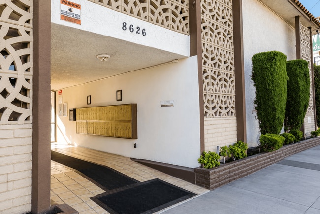 Building Photo - Townhouse Artesia