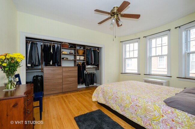 Foto del edificio - 734 Hinman Ave