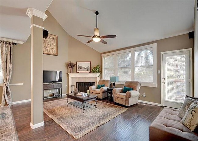 Building Photo - 7601 Shadowridge Run