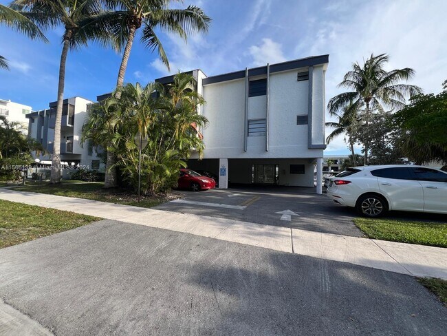 Building Photo - 3582 NE 171 St