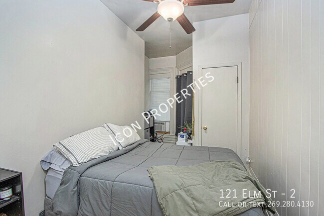 Building Photo - 121 Elm St  #2