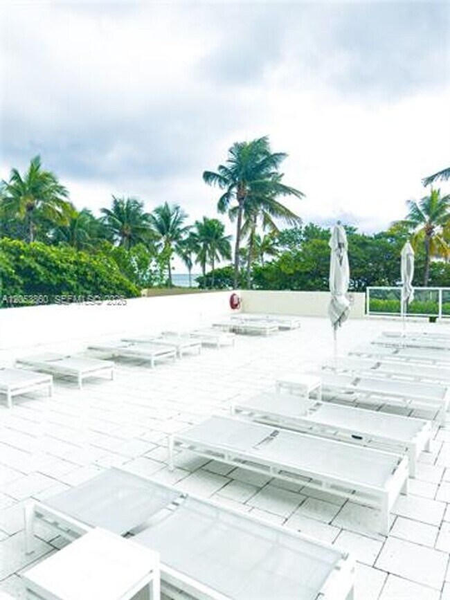 Foto del edificio - 10185 Collins Ave
