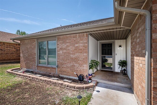 Foto del edificio - 8421 Woodhue Dr