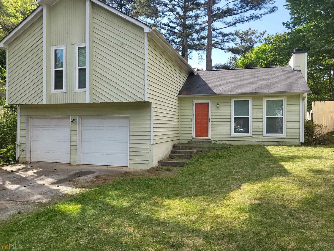 962 Mainstreet Lake Dr, Stone Mountain, GA 30088 House Rental in