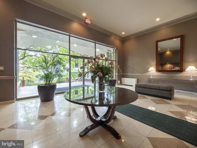 Foto del edificio - 5301 Westbard Cir