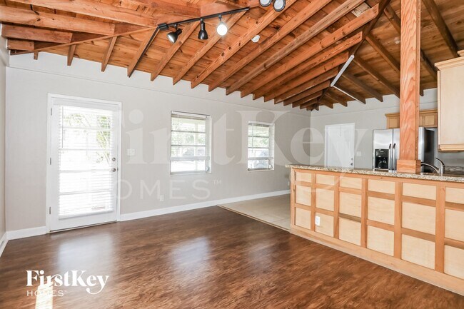 Foto del edificio - 1328 NW 3rd Ave