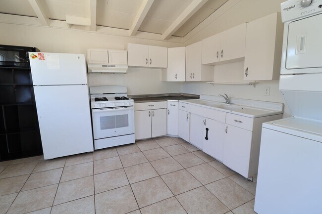 Building Photo - Spacious Rental with Convenient Amenities