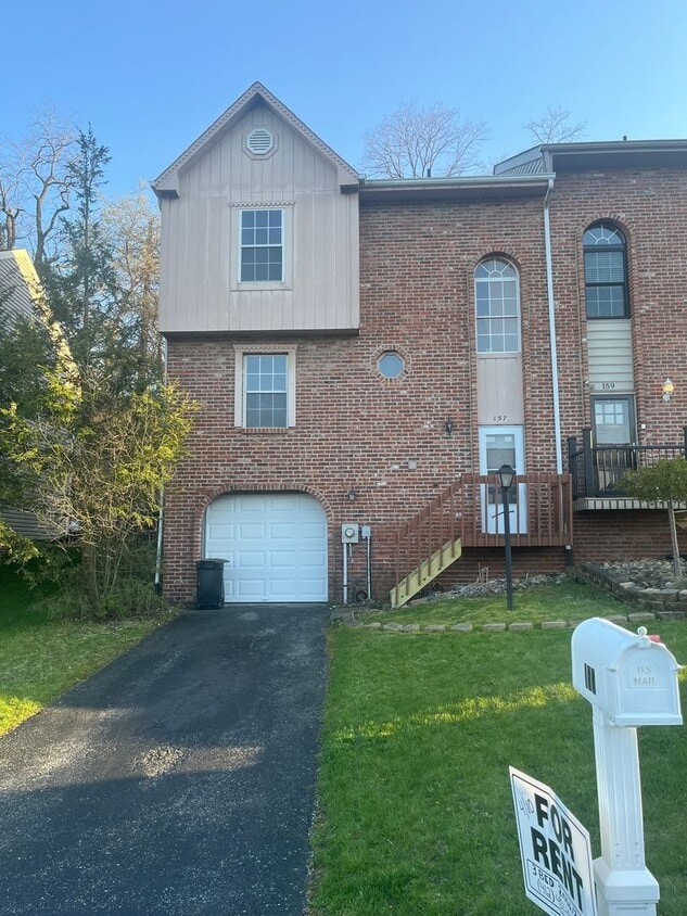 Primary Photo - Charming 3BR Townhome in Pittsburgh
