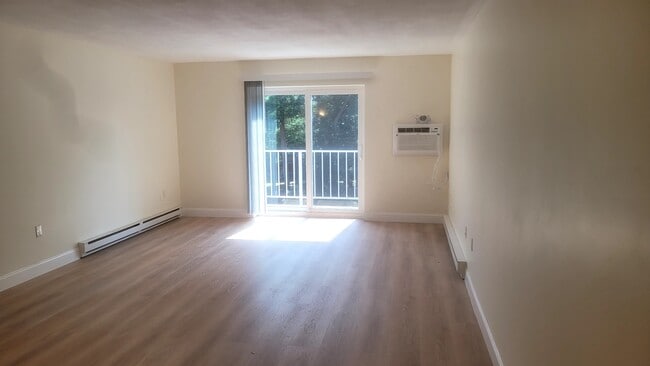 Building Photo - 25 Greentree Ln