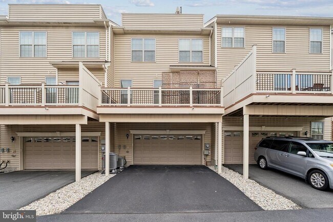 Building Photo - 22613 Naugatuck Square