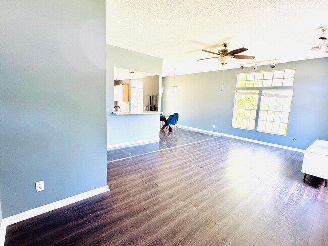 Building Photo - NE columbia! 3/2 home will not last long!