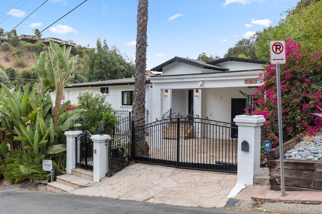 Foto del edificio - 9572 Stuart Ln