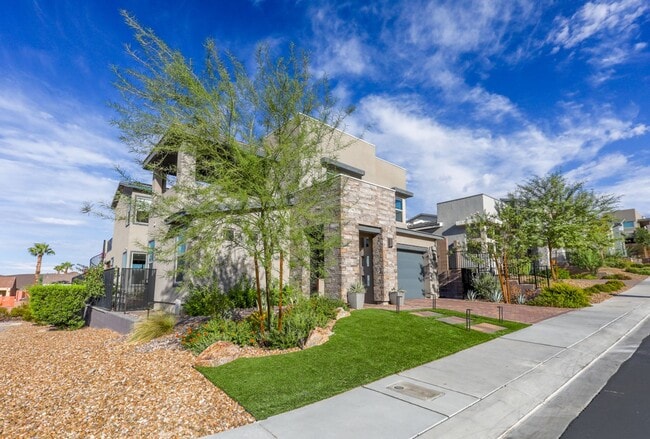 Building Photo - Luxury, Gated Community, Henderson Home Wi...