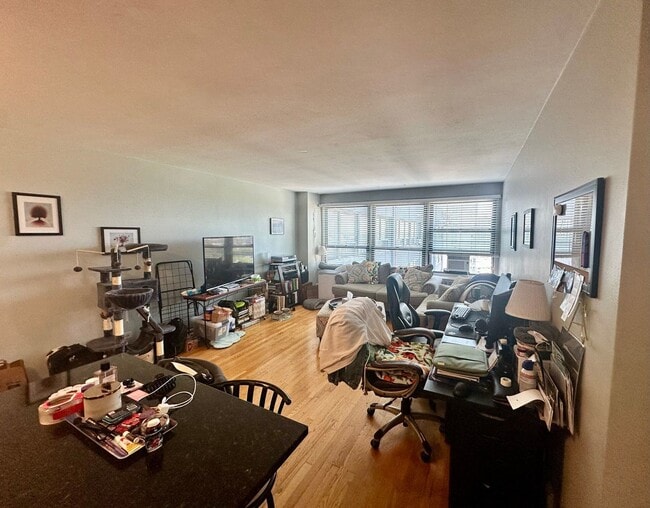 Foto del edificio - 4180 N Marine Dr