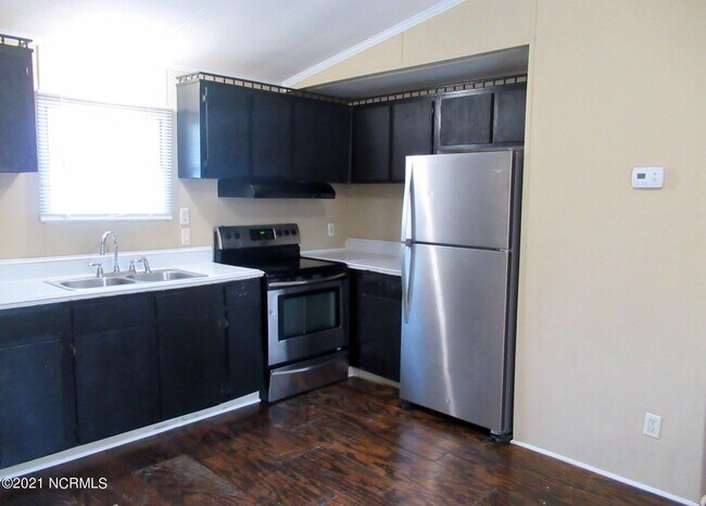 Building Photo - 609 Circle Dr