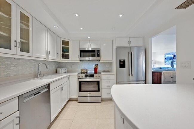 Building Photo - 2860 S Ocean Blvd