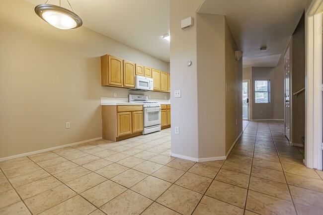 Building Photo - Townhouse near Summerlin