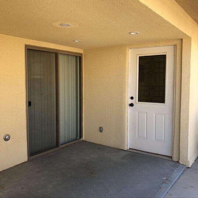 Building Photo - 2541 E Ambush St