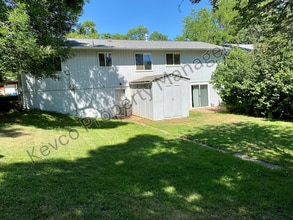 Building Photo - 1400 Hillcrest Dr