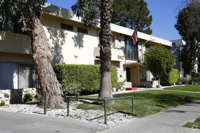 Building Photo - Oxnard Apartments