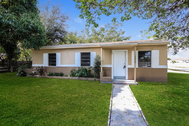 Building Photo - 15420 NW 27th Pl