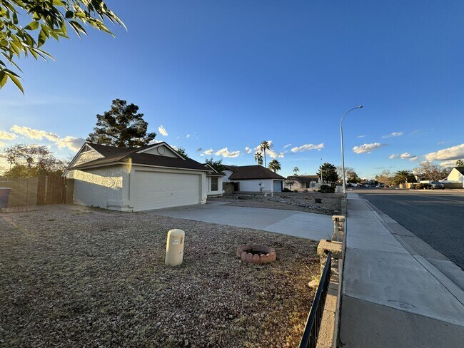 Building Photo - CHARMING 3 BEDROOM WITH LARGE YARD NEAR KYRENE/CHANDLER
