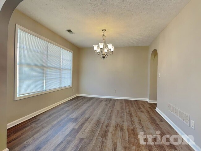 Foto del edificio - 75 Christopher Dr