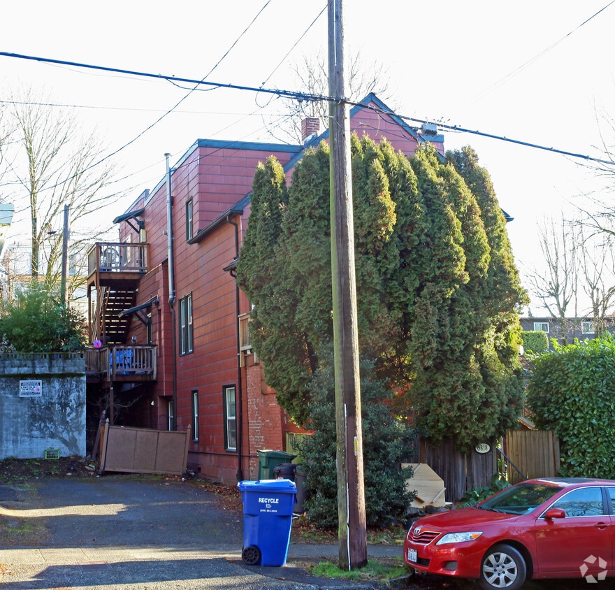 Building Photo - 3818 Fremont Ave N