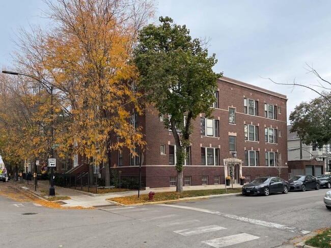 Building Photo - 1940 W Berenice Ave