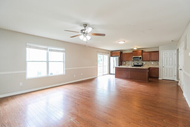Foto del edificio - 1005 Joselynn Drive