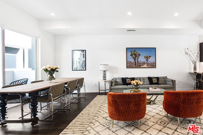 Foto del edificio - 8412 Blackburn Ave