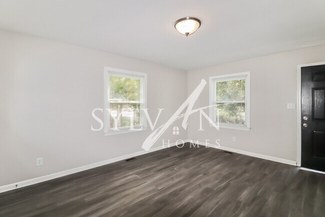 Building Photo - Enjoy the coziness of this quaint home!