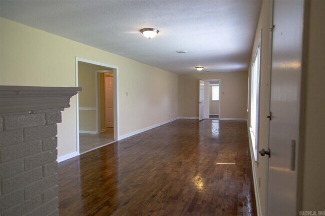 Foto del edificio - 45 Perin Rd