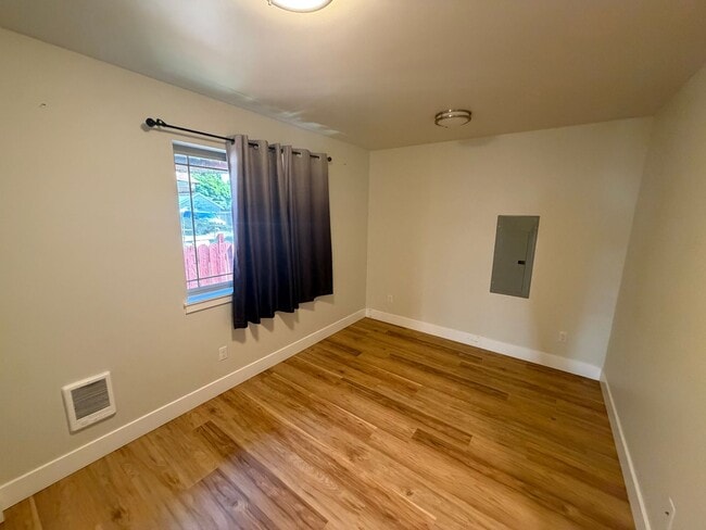 Foto del edificio - 3637 S Ainsworth Ave