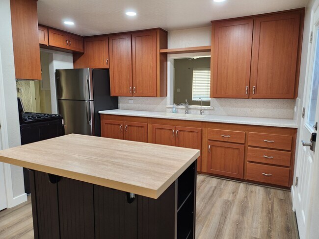 Building Photo - 17507 S Highland Ave