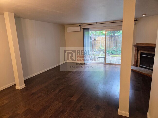 Foto del edificio - Check out this adorable 2.0 bedroom, 2.5 b...