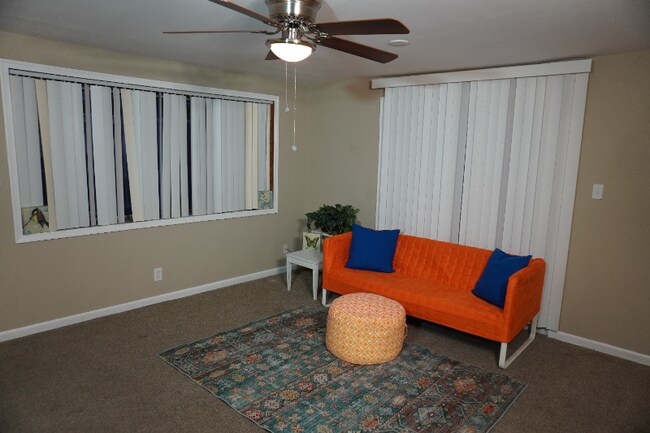 Foto del edificio - 7936 Wynbrook Rd