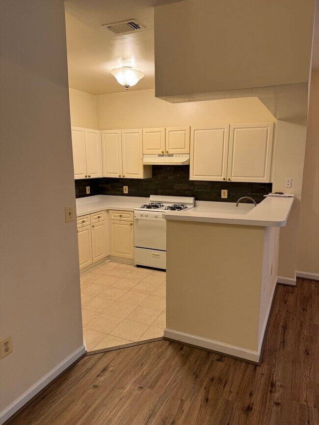 Foto del edificio - 2109 Highcourt Ln