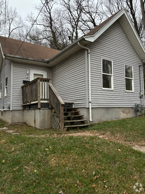 Building Photo - 605 S Ligonier St