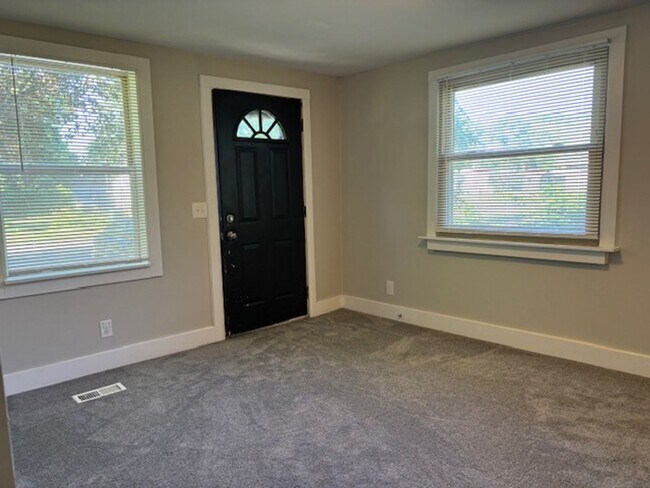 Foto del edificio - 2 Bed / 1 Bath Single-Family Home – N. Gaines Township